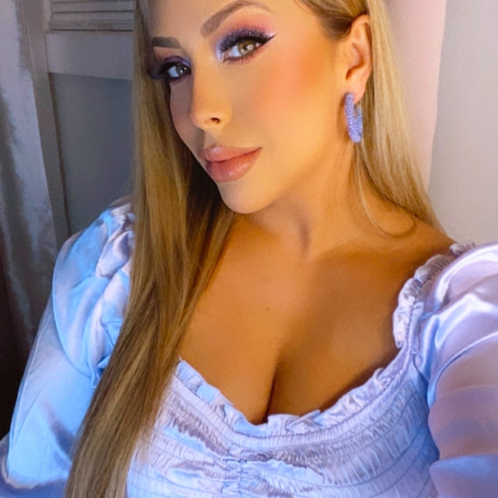 Meet your Posher, Alejandra